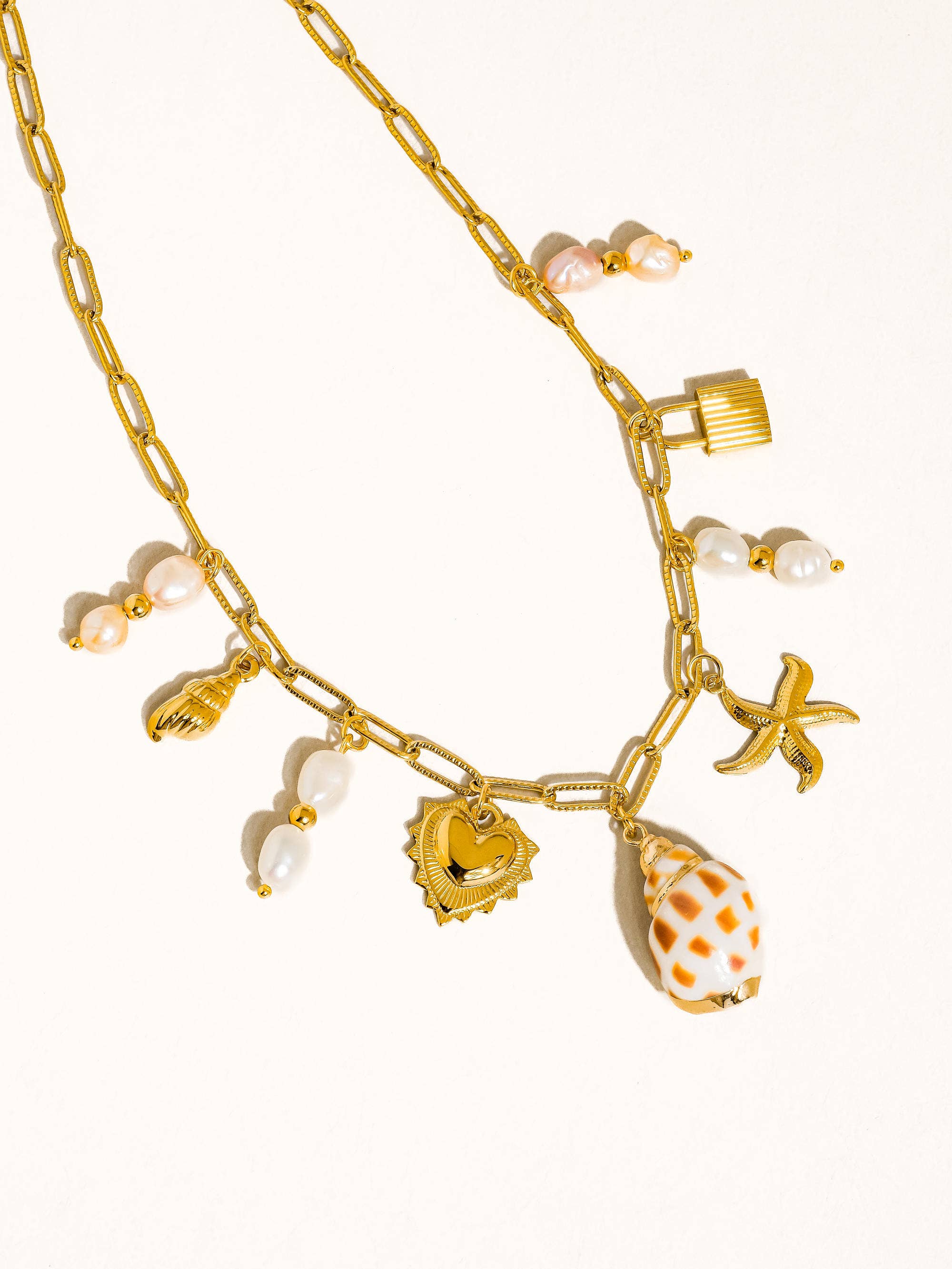 Ophélie | 8K Gold Non-Tarnish Shell and Pearl Charm Necklace