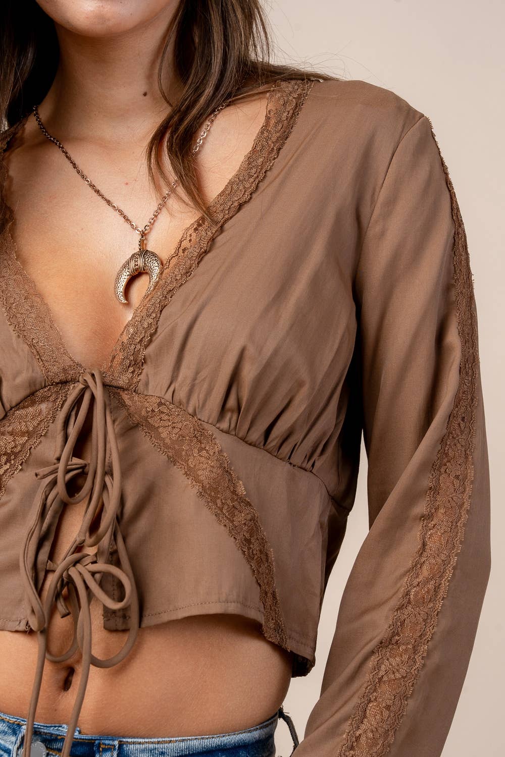 Quincy | Lace Detailed Bell Sleev Cropped Top