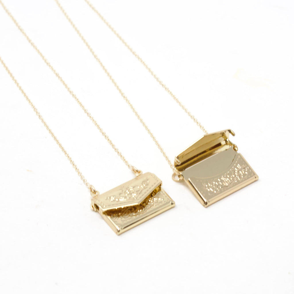 Amorette | Envelope Necklace