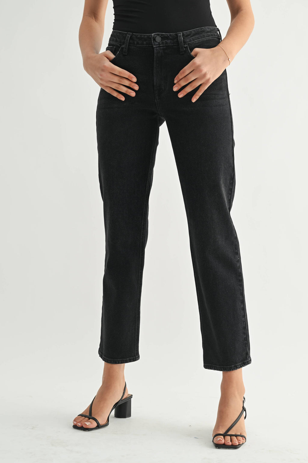 Suri | Clean Mid Rise Straight