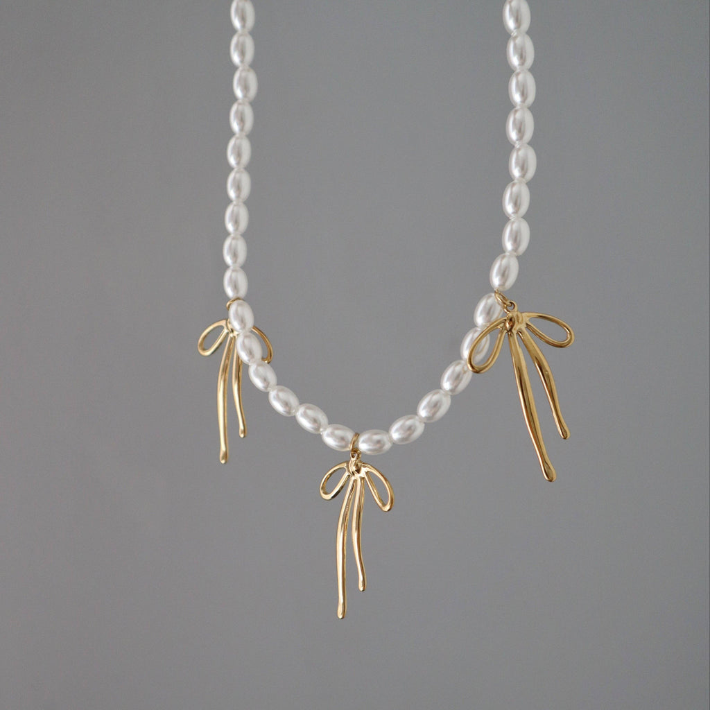 Pearl Bliss | Bow Necklace