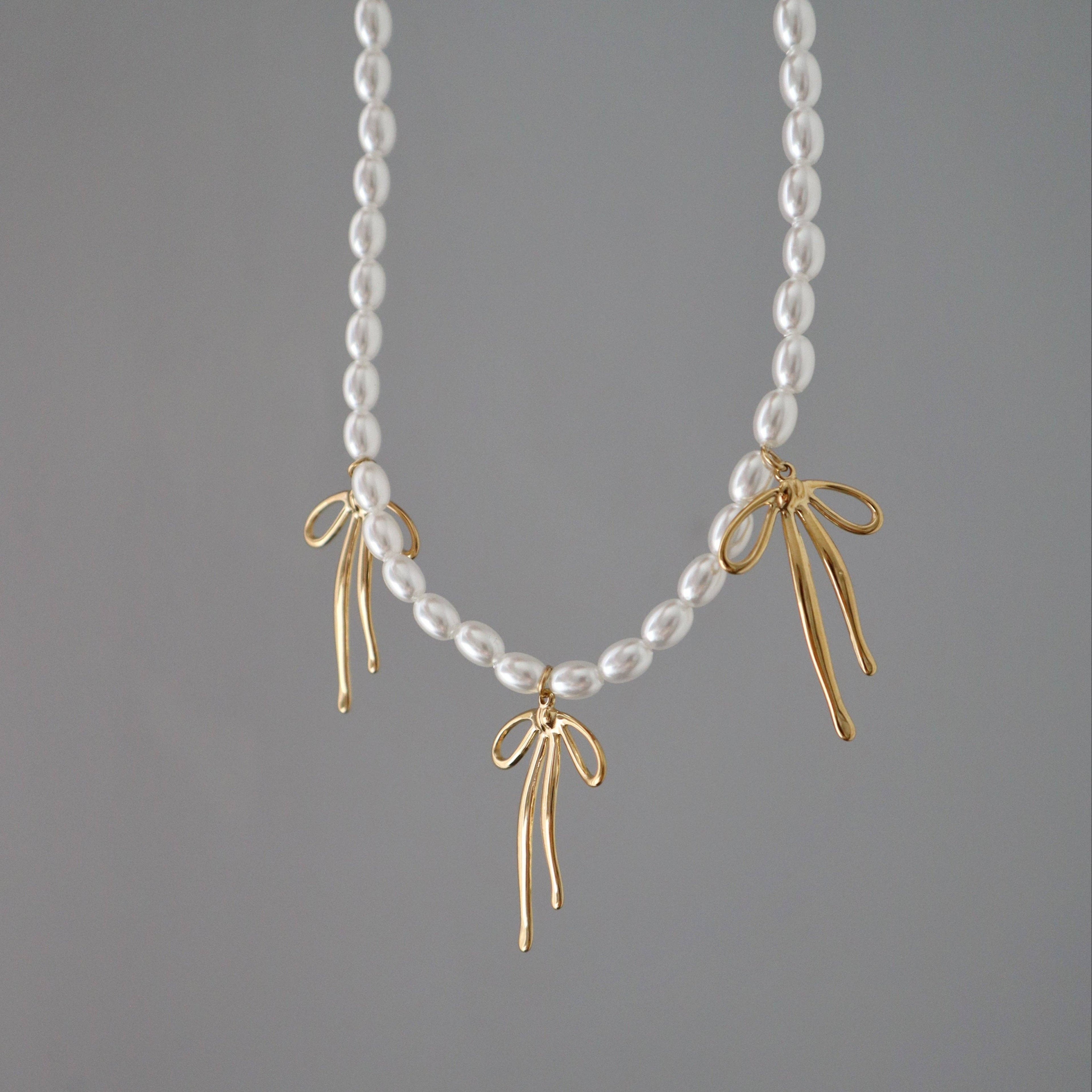 Pearl Bliss | Bow Necklace
