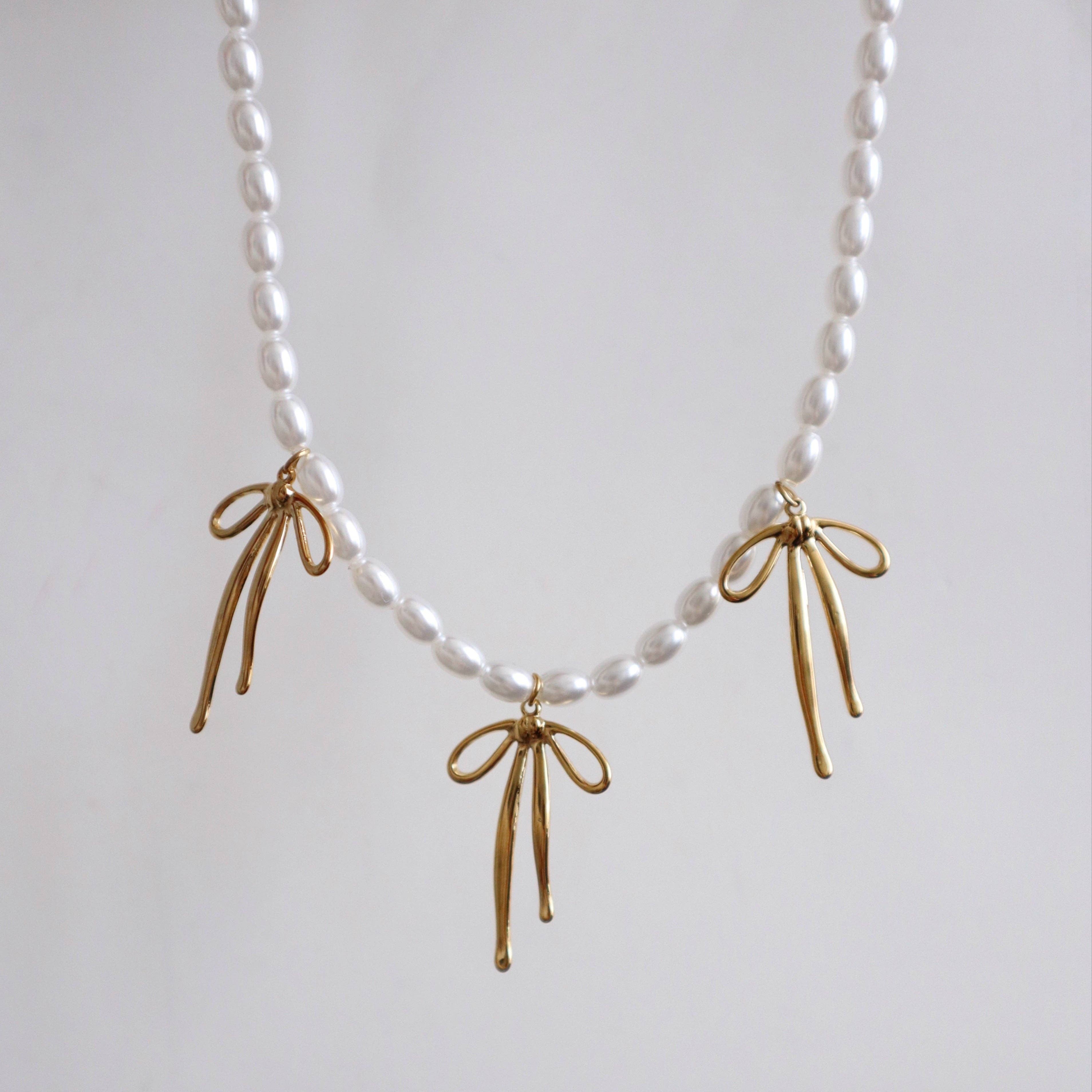 Pearl Bliss | Bow Necklace