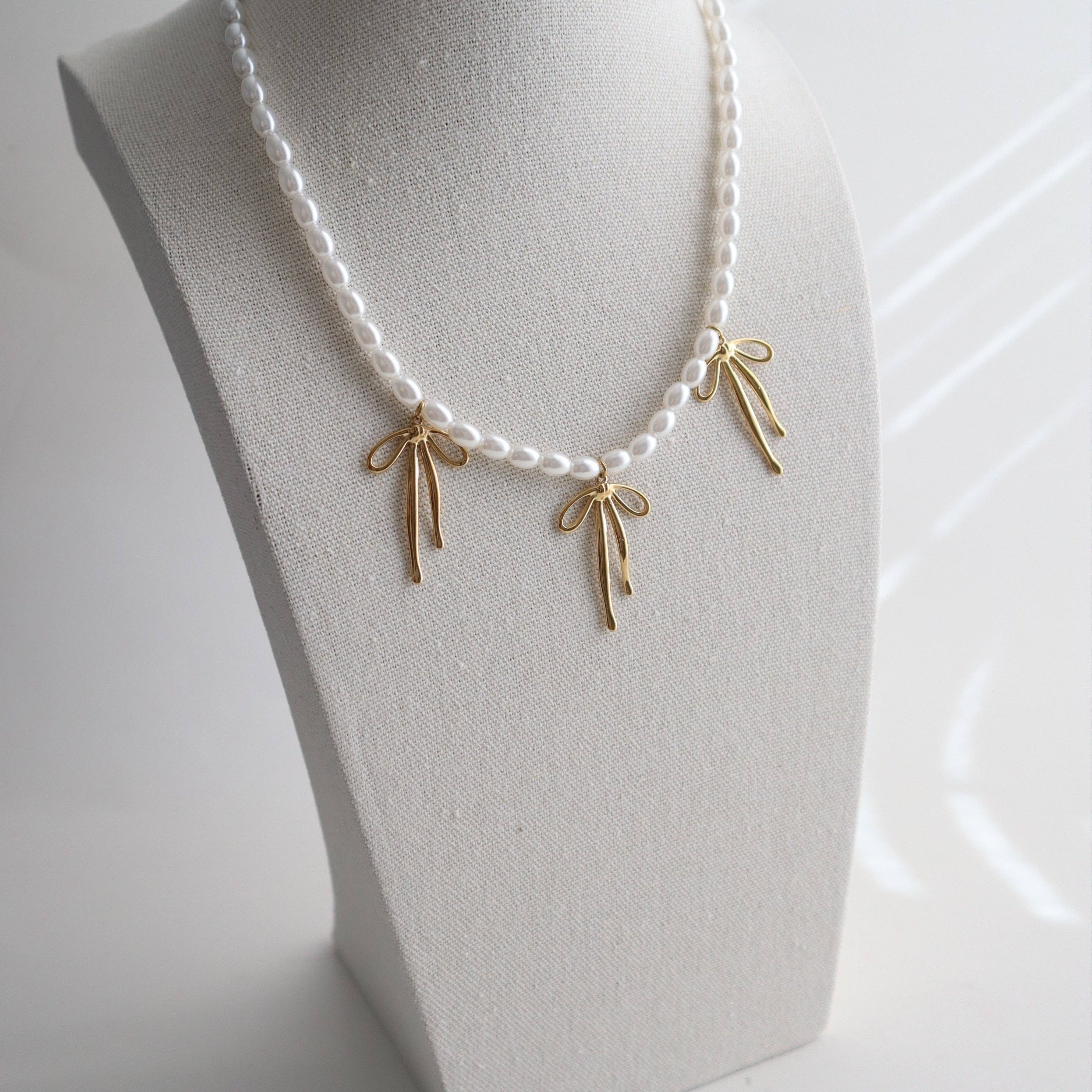 Pearl Bliss | Bow Necklace