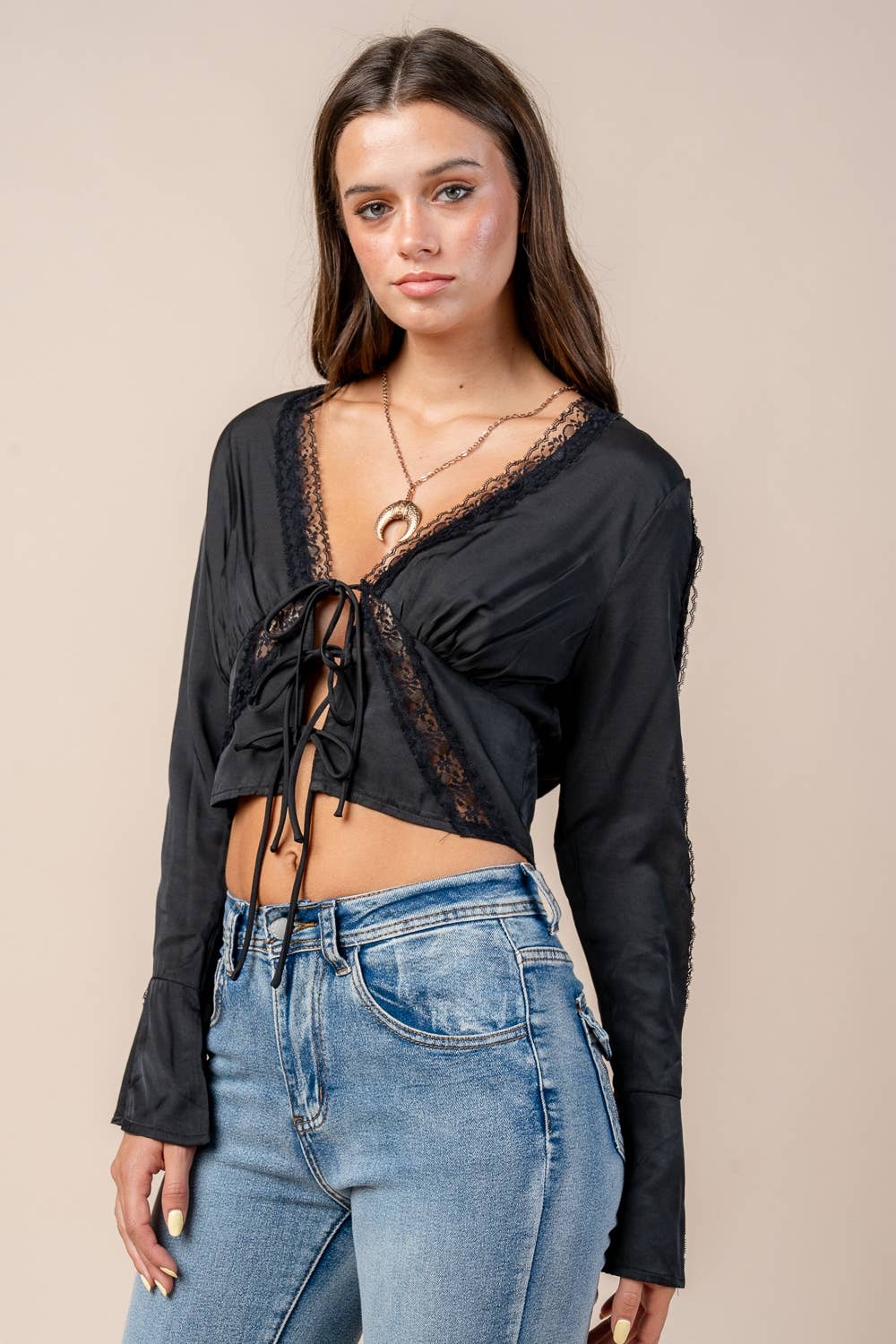 Quincy | Lace Detailed Bell Sleev Cropped Top