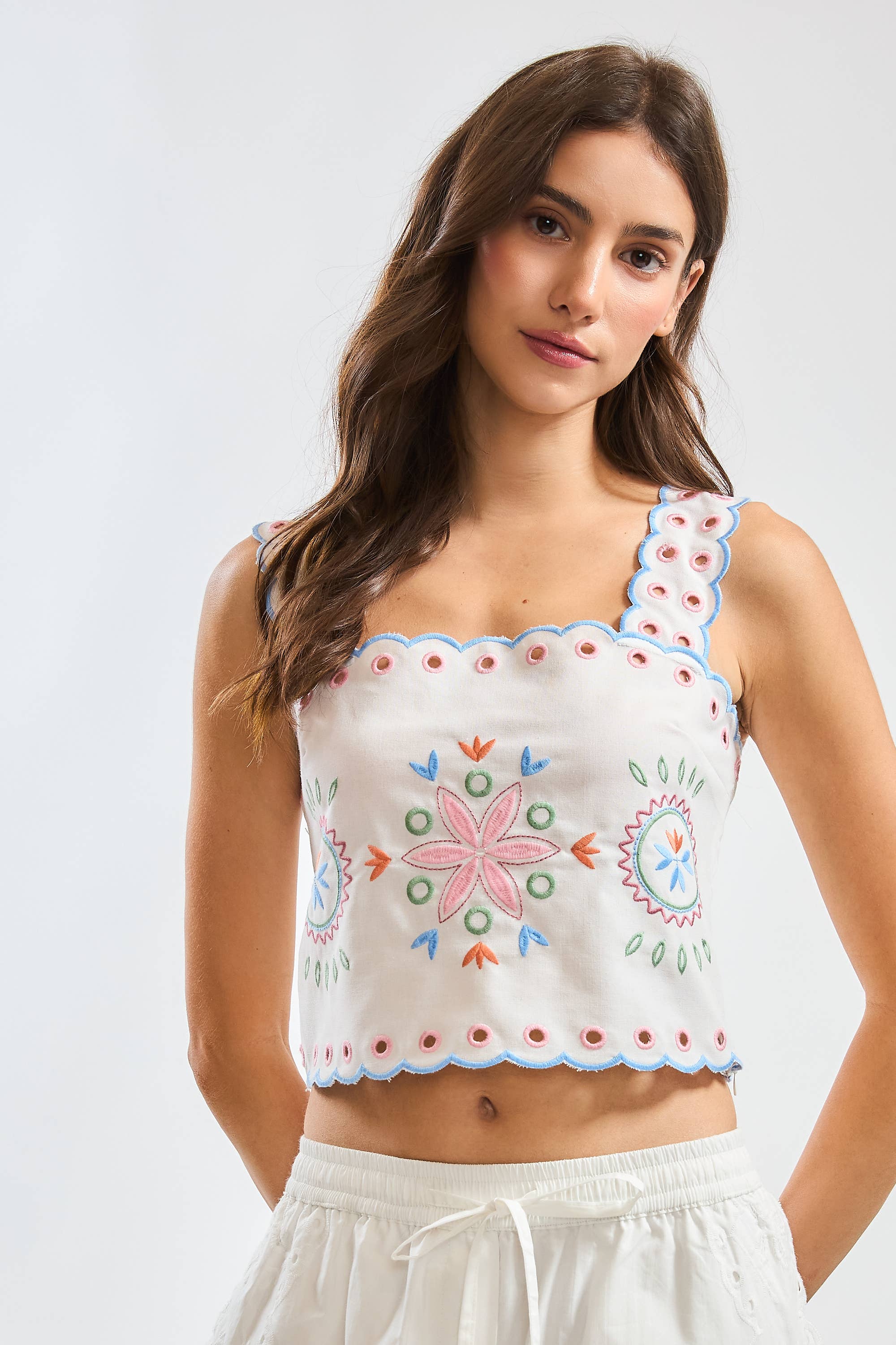 Willa | 100% Cotton Embroidered Scalloped Top
